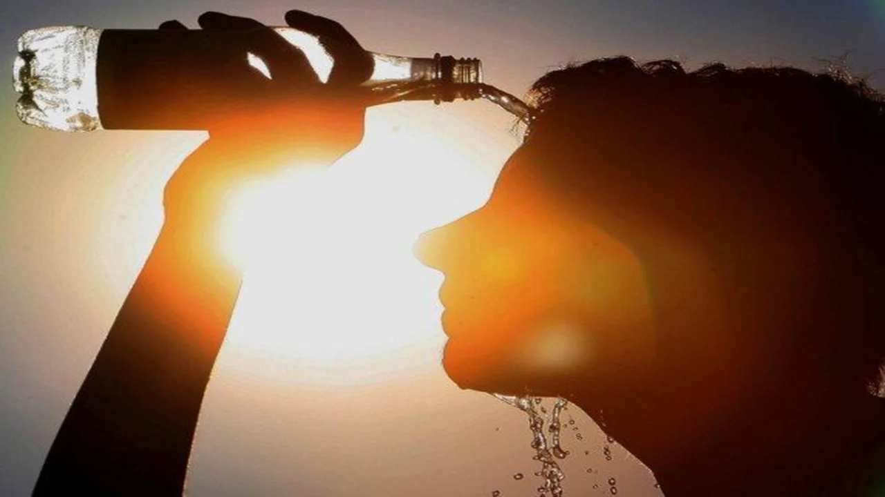 حالة الطقس اليوم الجمعة.. الأرصاد تحذر من التعرض المباشر لأشعة الشمس